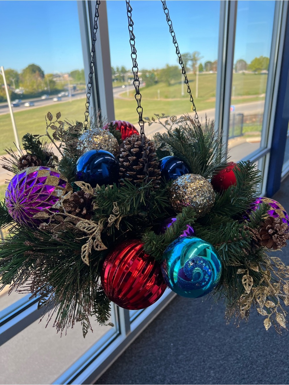 BALSAM HILL CHRISTMAS HANGING BASKET